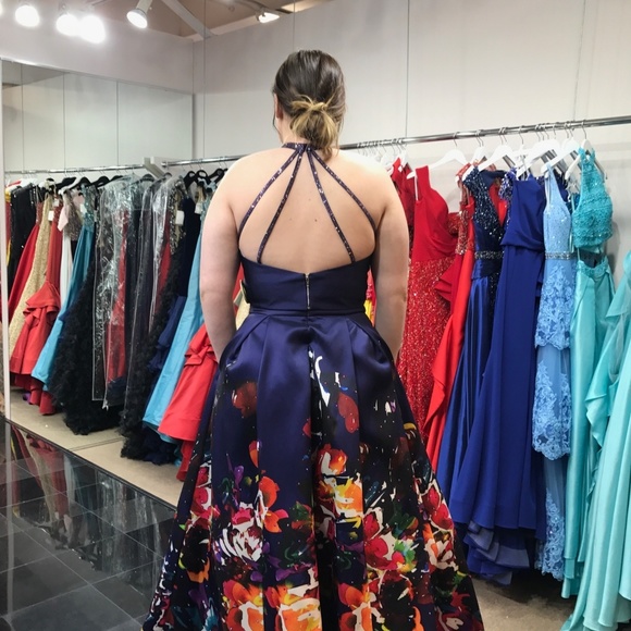 Elle Wilde prom dress - Picture 2 of 2